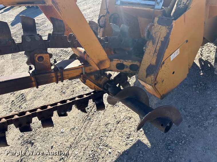 image for item ER8122 1979 Case DH7 trencher