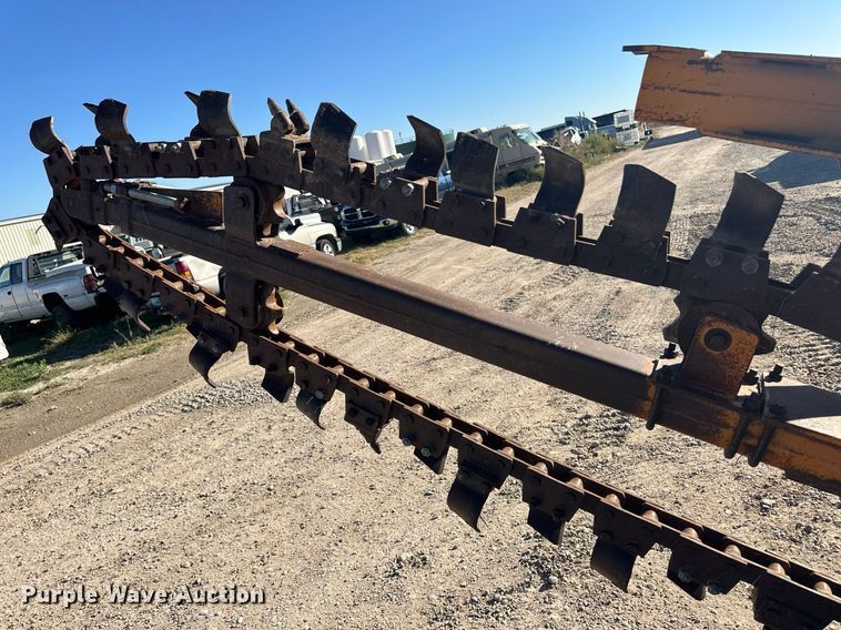 image for item ER8122 1979 Case DH7 trencher