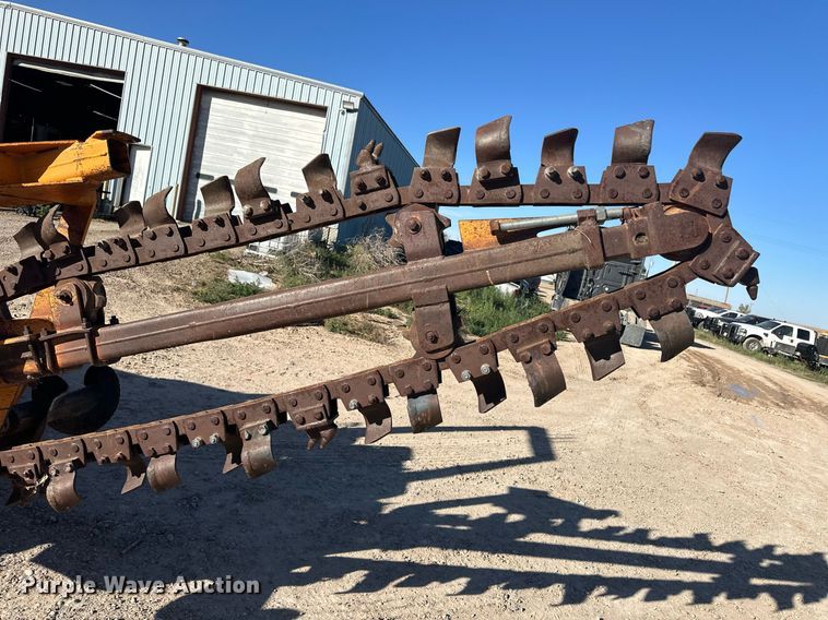 image for item ER8122 1979 Case DH7 trencher