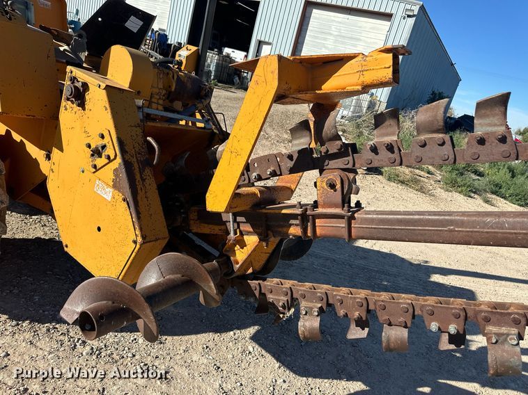 image for item ER8122 1979 Case DH7 trencher