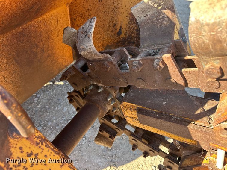 image for item ER8122 1979 Case DH7 trencher