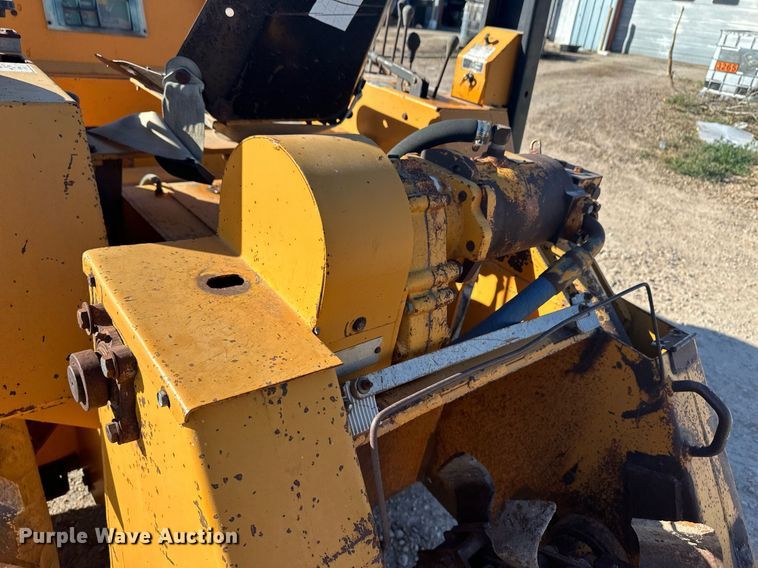 image for item ER8122 1979 Case DH7 trencher