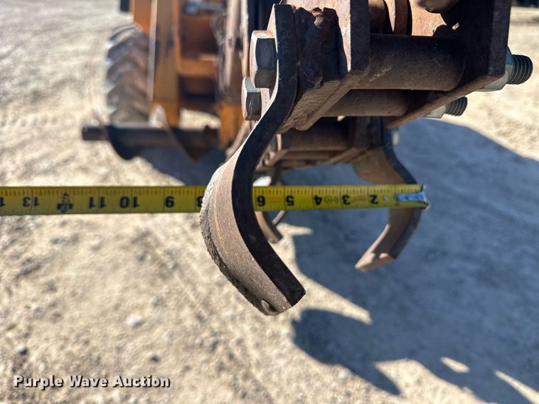 image for item ER8122 1979 Case DH7 trencher