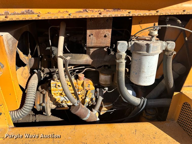 image for item ER8122 1979 Case DH7 trencher