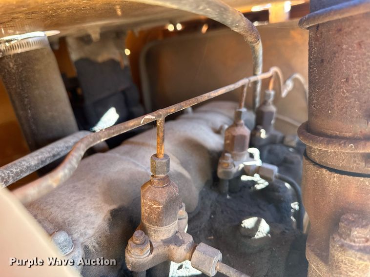 image for item ER8122 1979 Case DH7 trencher