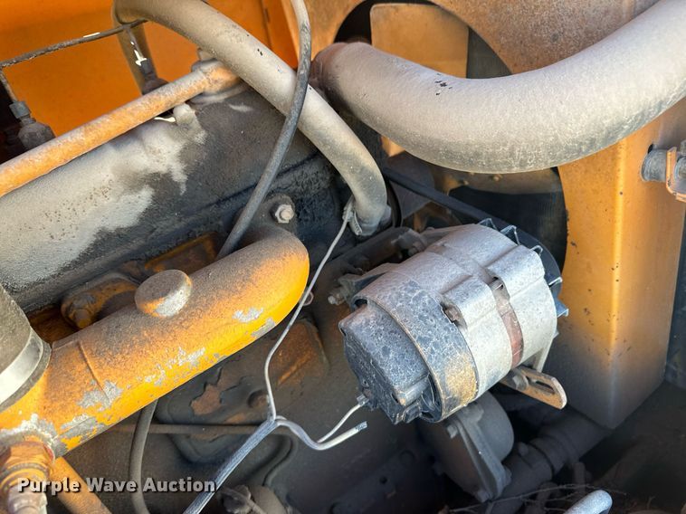 image for item ER8122 1979 Case DH7 trencher