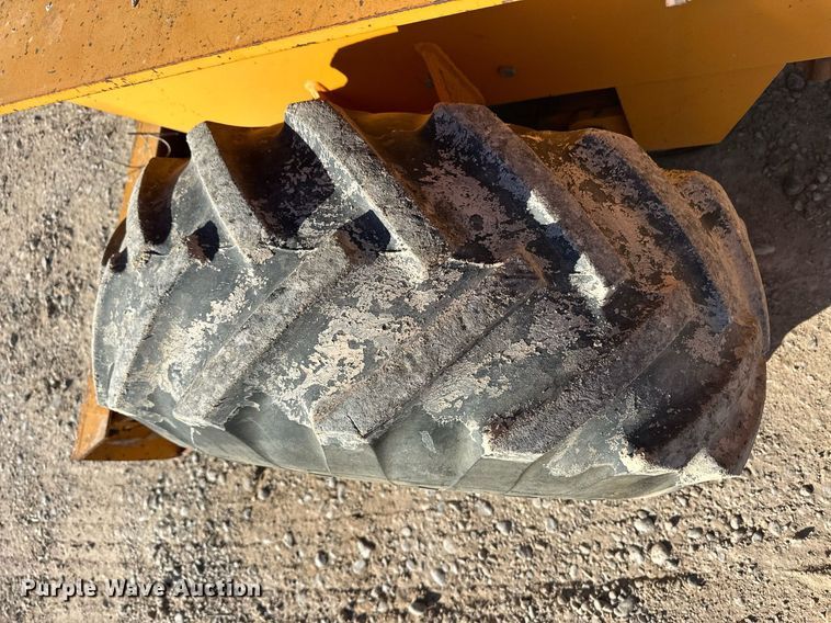 image for item ER8122 1979 Case DH7 trencher