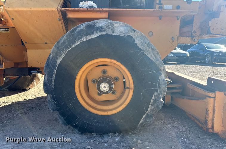 image for item ER8122 1979 Case DH7 trencher
