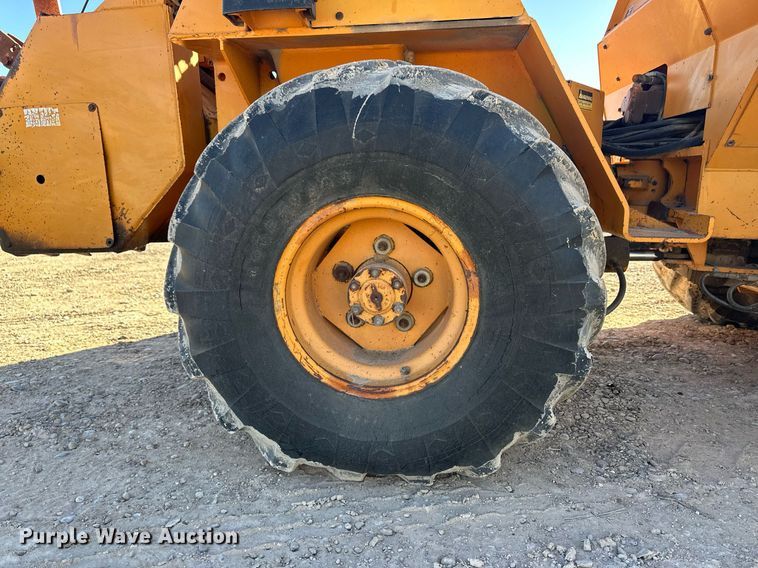 image for item ER8122 1979 Case DH7 trencher