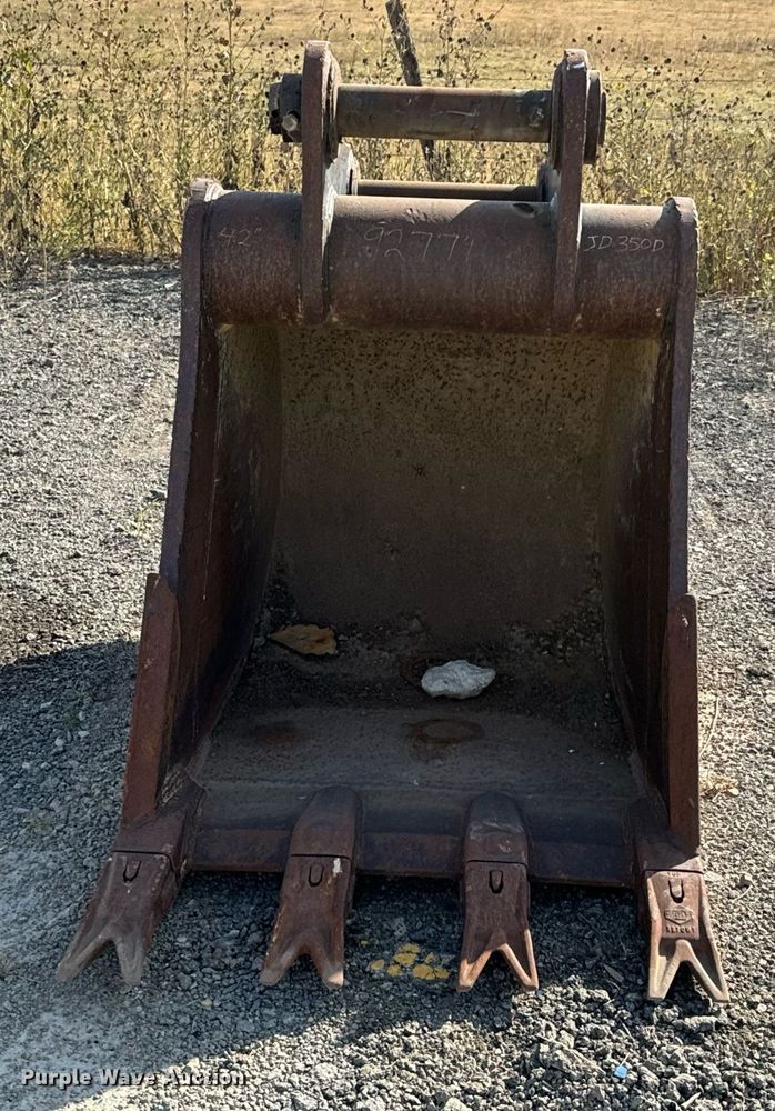 image for item JE9327 Entek JD350 excavator bucket