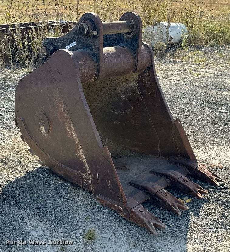 image for item JE9327 Entek JD350 excavator bucket
