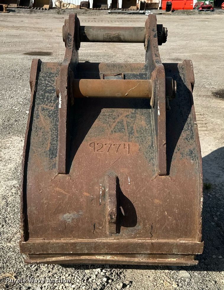 image for item JE9327 Entek JD350 excavator bucket