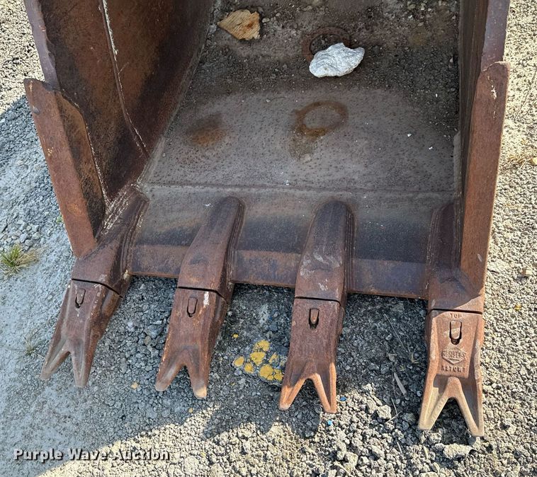 image for item JE9327 Entek JD350 excavator bucket