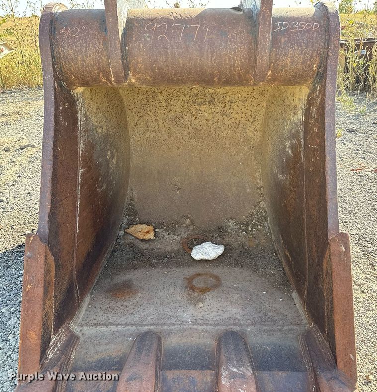 image for item JE9327 Entek JD350 excavator bucket