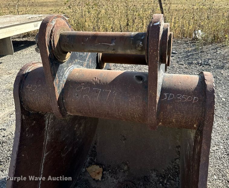 image for item JE9327 Entek JD350 excavator bucket