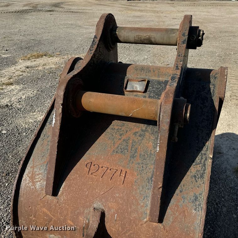 image for item JE9327 Entek JD350 excavator bucket