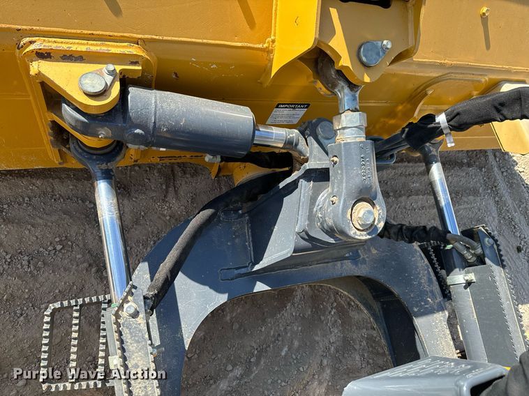 image for item JE9341 2018 John Deere 650K LGP dozer