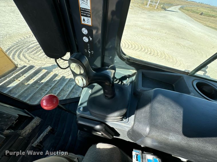 image for item JE9341 2018 John Deere 650K LGP dozer