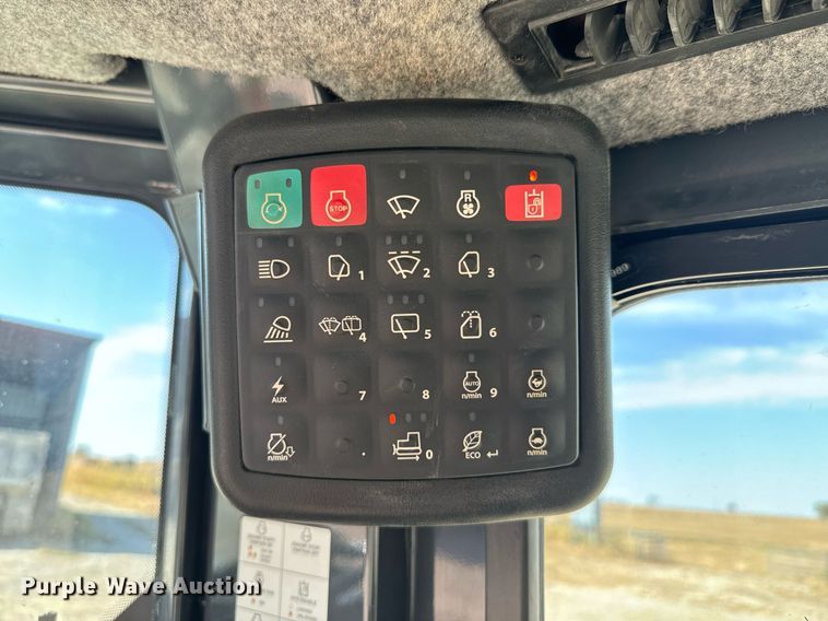 image for item JE9341 2018 John Deere 650K LGP dozer