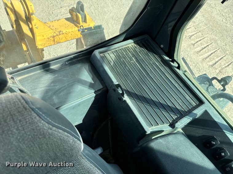 image for item JE9341 2018 John Deere 650K LGP dozer