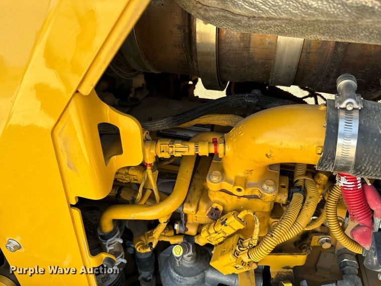 image for item JE9341 2018 John Deere 650K LGP dozer