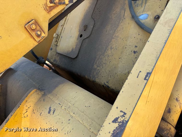 image for item JE9355 1984 Caterpillar 953 track loader