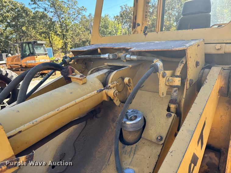 image for item JE9355 1984 Caterpillar 953 track loader