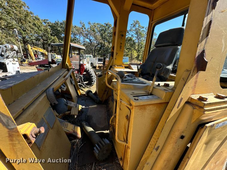 image for item JE9355 1984 Caterpillar 953 track loader