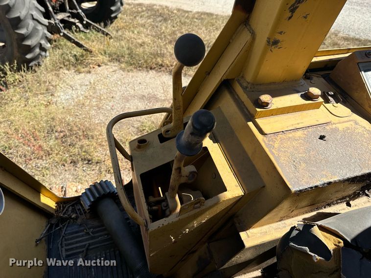 image for item JE9355 1984 Caterpillar 953 track loader