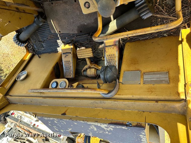 image for item JE9355 1984 Caterpillar 953 track loader