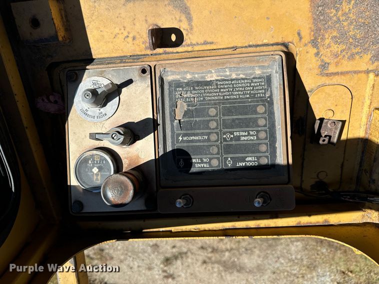 image for item JE9355 1984 Caterpillar 953 track loader