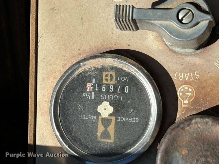 image for item JE9355 1984 Caterpillar 953 track loader