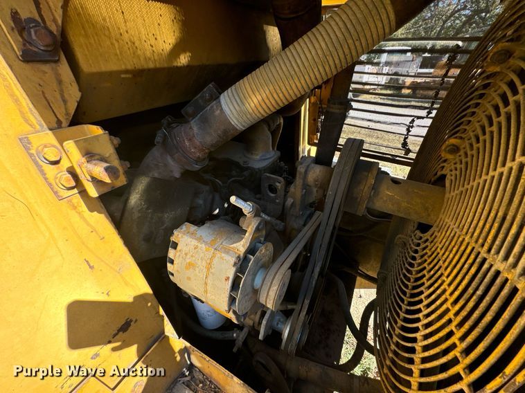 image for item JE9355 1984 Caterpillar 953 track loader