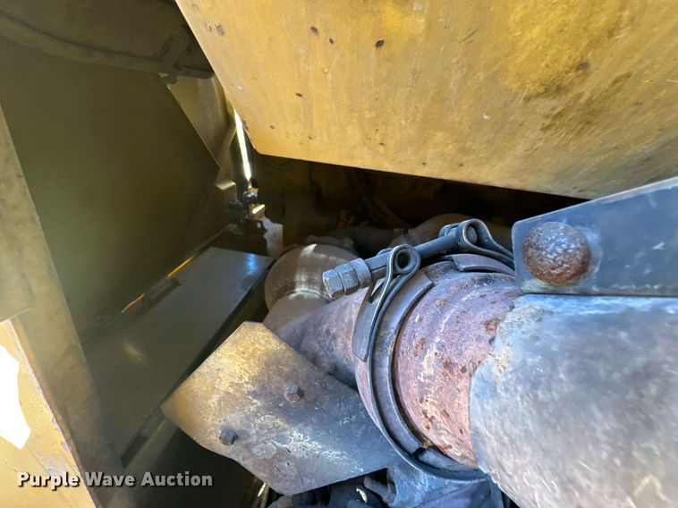 image for item JE9355 1984 Caterpillar 953 track loader