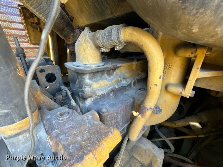 image for item JE9355 1984 Caterpillar 953 track loader