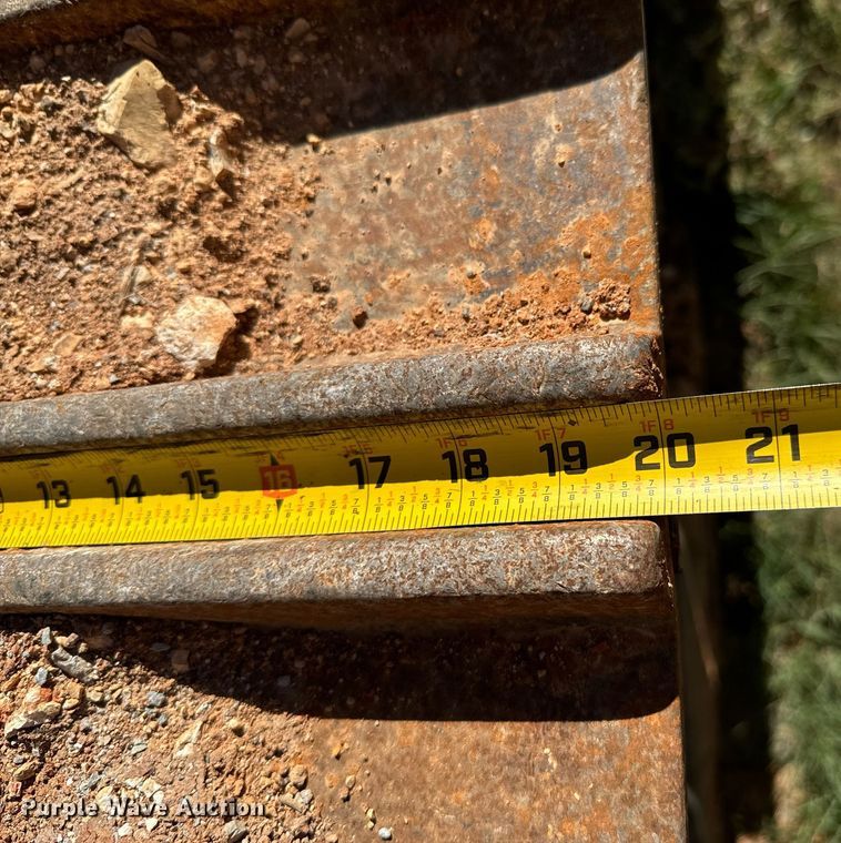 image for item JE9355 1984 Caterpillar 953 track loader