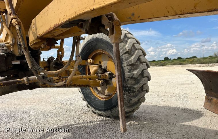 image for item LC9172 Caterpillar  112 rigid frame motor grader