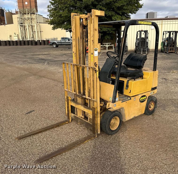 image for item NQ9025 Caterpillar V30D forklift