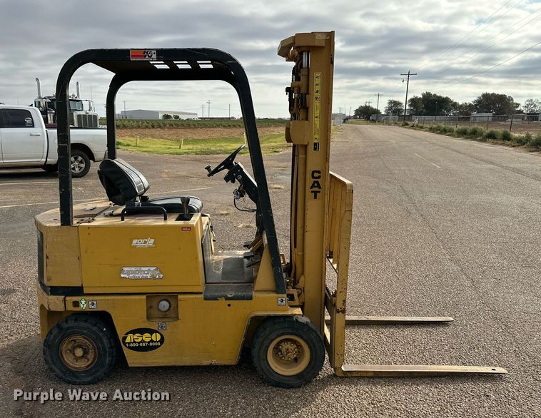 image for item NQ9025 Caterpillar V30D forklift