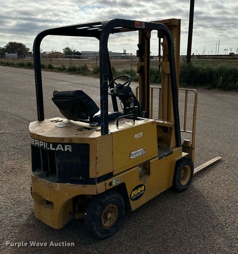 image for item NQ9025 Caterpillar V30D forklift