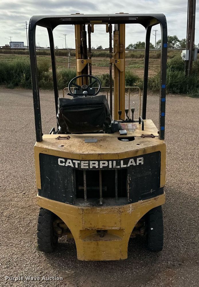 image for item NQ9025 Caterpillar V30D forklift