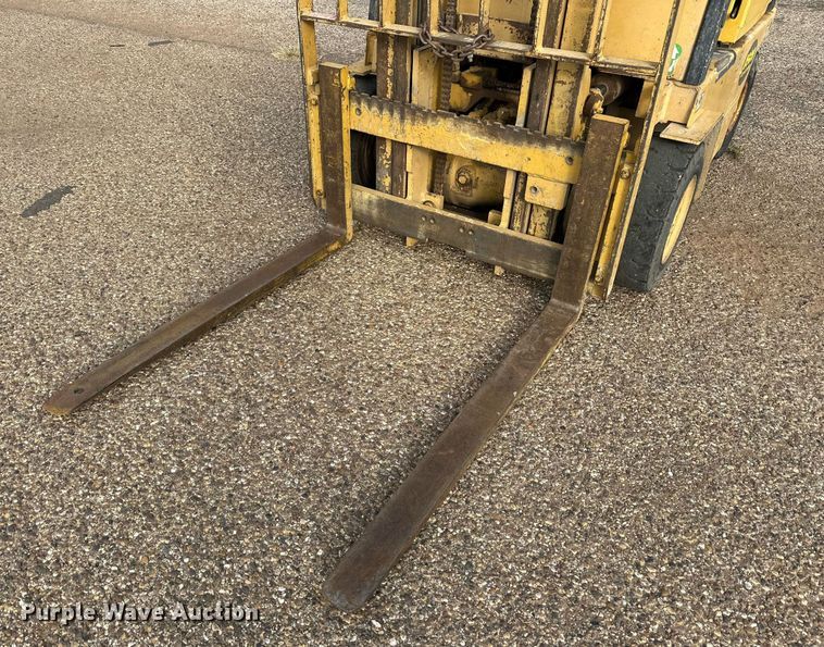 image for item NQ9025 Caterpillar V30D forklift