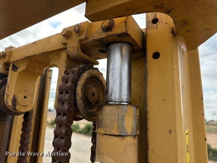 image for item NQ9025 Caterpillar V30D forklift