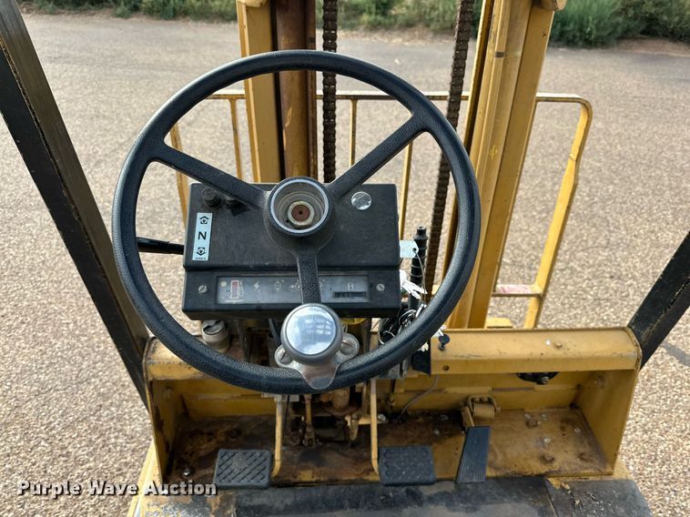 image for item NQ9025 Caterpillar V30D forklift