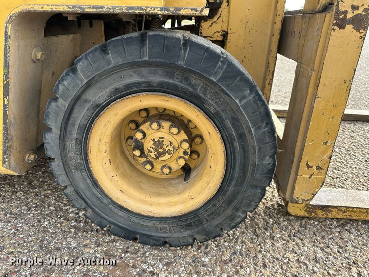 image for item NQ9025 Caterpillar V30D forklift