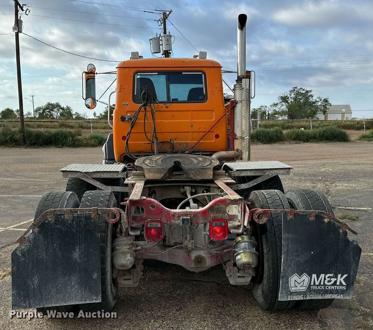 image for item NQ9027 2001 Mack RD690S semi truck