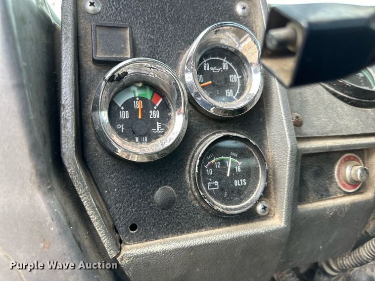 image for item NQ9027 2001 Mack RD690S semi truck