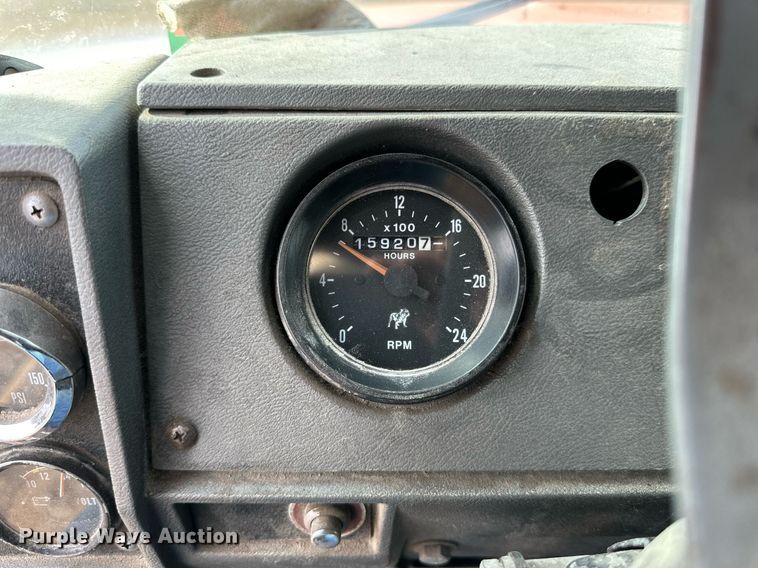 image for item NQ9027 2001 Mack RD690S semi truck