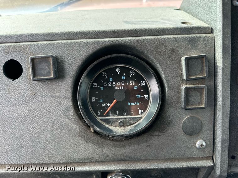 image for item NQ9027 2001 Mack RD690S semi truck