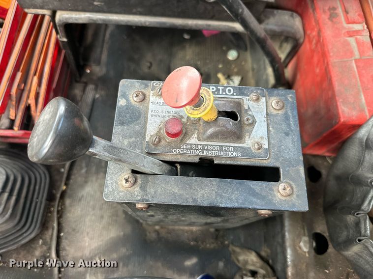 image for item NQ9027 2001 Mack RD690S semi truck